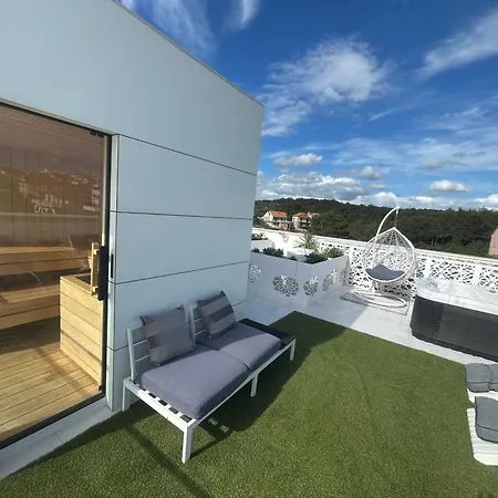 Sea View Luxury Penthouse With Sauna, Jacuzzi And Pool In Villa Zadar Superior * Zadar