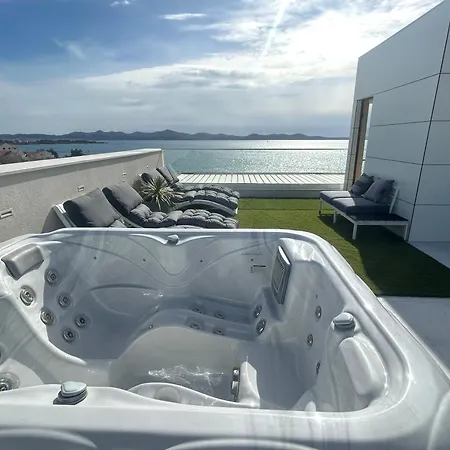 Sea View Luxury Penthouse With Sauna, Jacuzzi And Pool In Villa Zadar Superior Appartement *