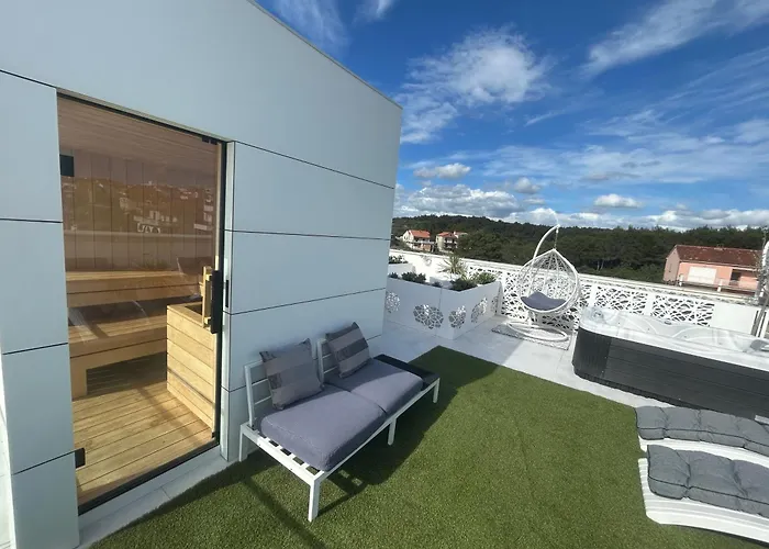 Sea View Luxury Penthouse With Sauna, Jacuzzi And Pool In Superior * Zara