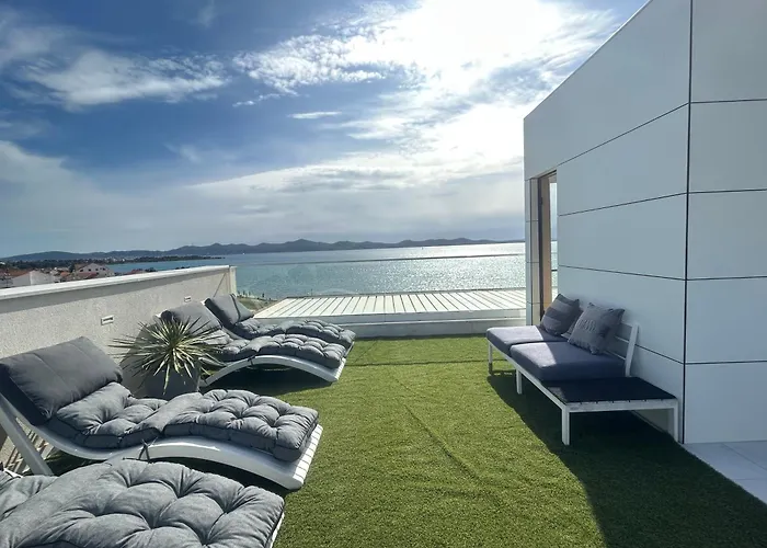 Sea View Luxury Penthouse With Sauna, Jacuzzi And Pool In Superior * Zara
