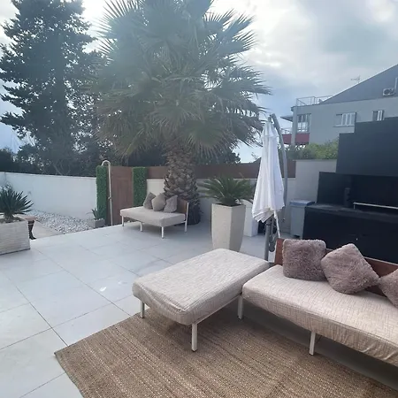 Sea View Luxury Penthouse With Sauna, Jacuzzi And Pool In Superior Daire