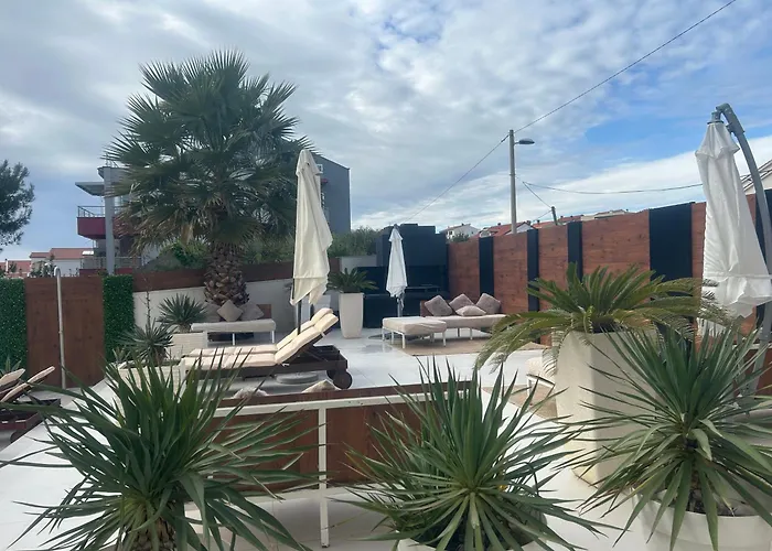 Sea View Luxury Penthouse With Sauna, Jacuzzi And Pool In Superior