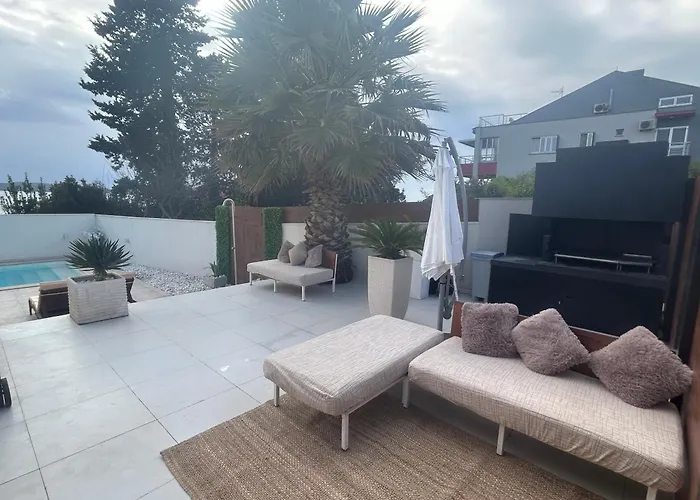 Sea View Luxury Penthouse With Sauna, Jacuzzi And Pool In Superior Apartman